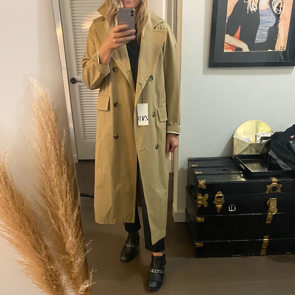 Zara women’s trench coat . Never worn .